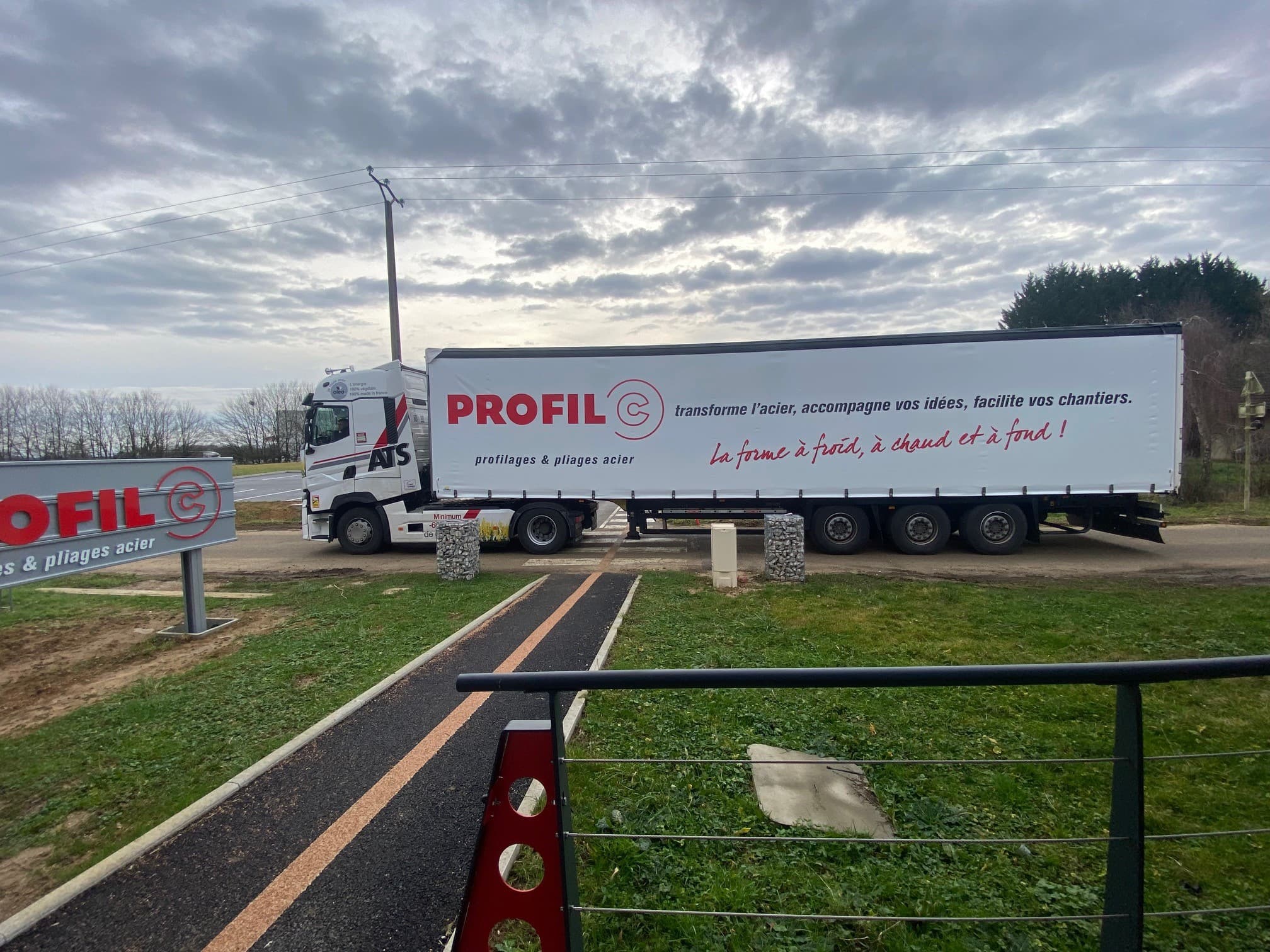 Camion Profil C — transforme l'acier, accompagne vos idées, facilite vos chantiers